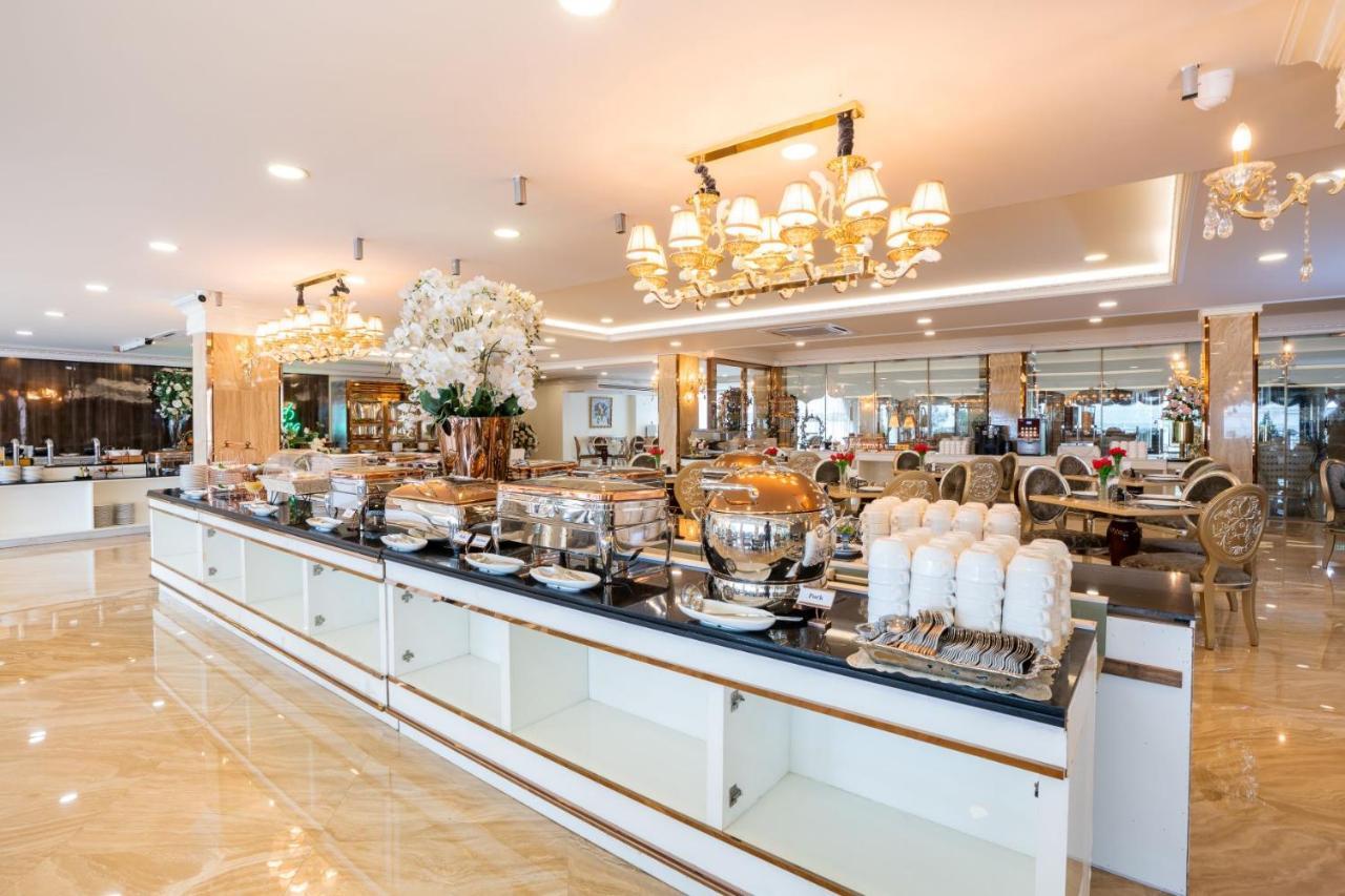 Lk Emerald Beach - Sha Extra Plus Pattaya Exterior foto The buffet at the hotel
